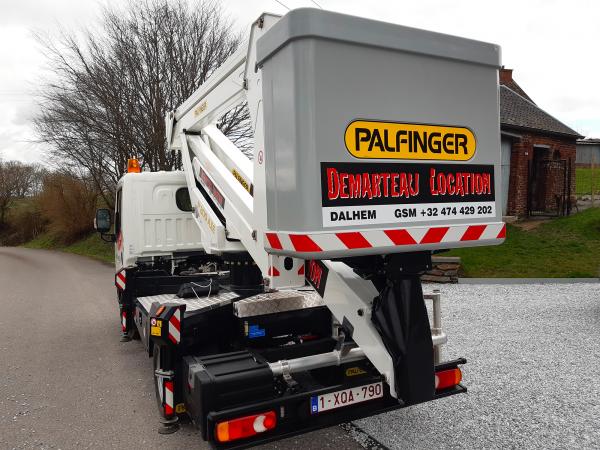 Camionnette Nacelle Palfinger AXE 200 + panier isolé 1000V