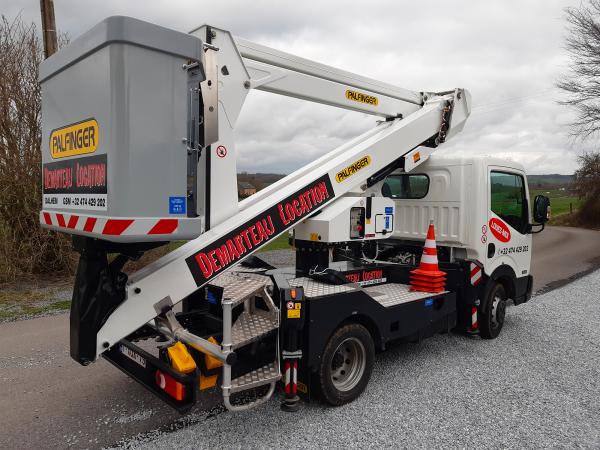 Camionnette Nacelle Palfinger AXE 200 + panier isolé 1000V