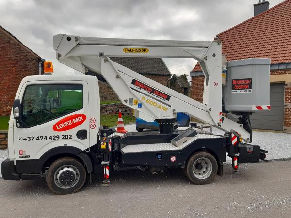 Camionnette Nacelle Palfinger AXE 200 + panier isolé 1000V