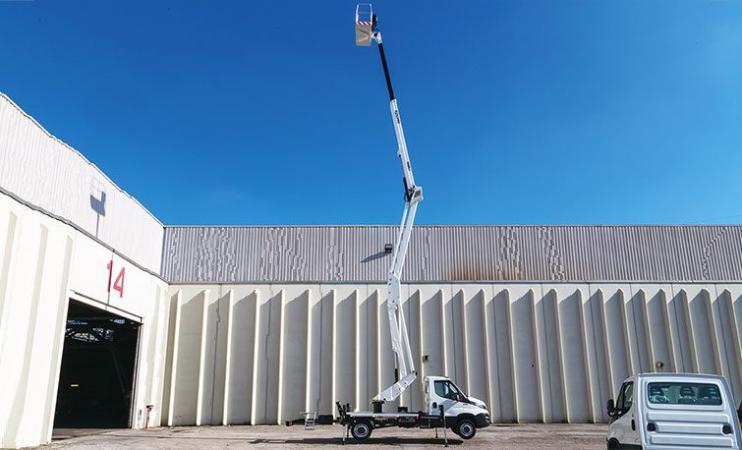 Camionnette nacelle ISOLI 200